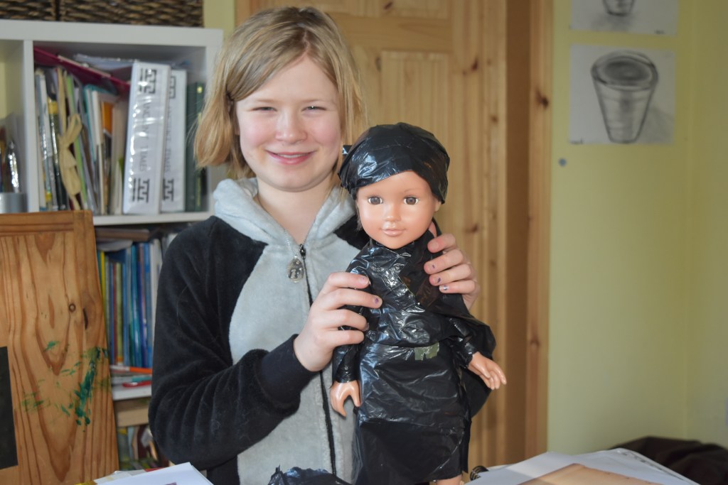 Making Mesopotamia dolls clothes from black bags